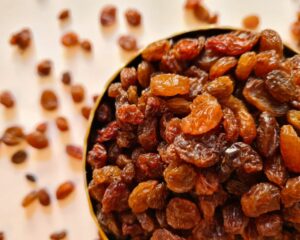 ROZĪNES, tumšas ZERO WASTE LESS WASTE KUULE.LV BEZIEPAKOJUMA VEIKALS