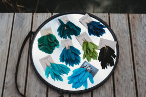 Spalvu auskari MIRDZI ZERO WASTE LESS WASTE KUULE.LV BEZIEPAKOJUMA VEIKALS