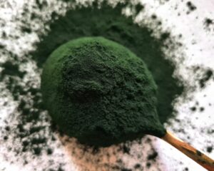 SPIRULĪNAS pulveris BIO ZERO WASTE LESS WASTE KUULE.LV BEZIEPAKOJUMA VEIKALS