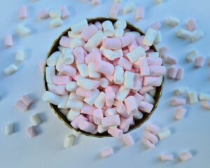 MARSHMALLOW ZEFĪRS balts un rozā ZERO WASTE LESS WASTE KUULE.LV BEZIEPAKOJUMA VEIKALS